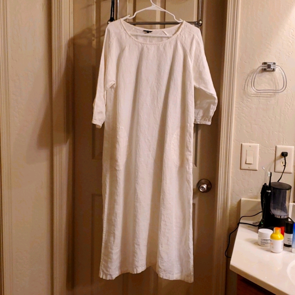 White 3/4 inch sleeve dress, long, NBW